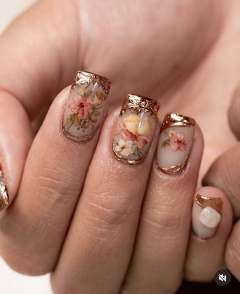 Antique Nails Vintage, Tortured Poets Department Nails, Russian Nails Design, Rococo Nails, Victorian Nails, Vintage Nail Art, Fall Nail Trends, Vintage Nails, Fall Nail Art