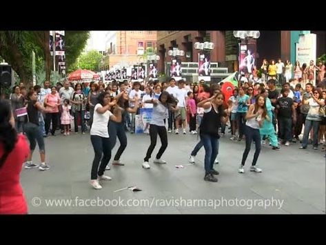 taj express flash mob dance by shruti merchant and vaibhavi merchant from bollywood Flashmob Dance, Flash Mob Dance, Dance Ideas, Flash Mob, Bollywood Dance, Indian Festivals, Dance Performance, Flash, The Creator