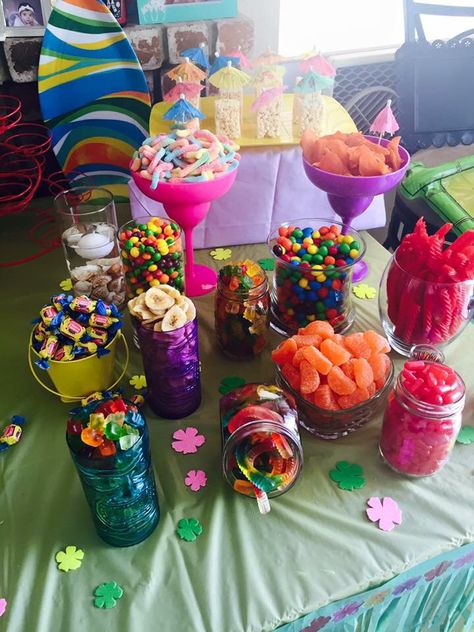 Hawaiian candy table Hawaiian Candy Bar, Luau Candy Bar, Hawaiian Candy Table Ideas, Luau Candy Table Ideas, Hawaiian Dessert Table, Diy Candy Table, Double Digit Birthday Ideas, Birthday Party Candy Table, Hawaiian Candy