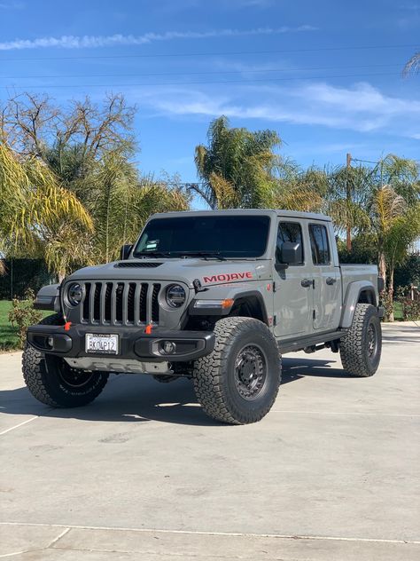 Mojave Jeep, Jeep Gladiator Mojave, Jeep Pickup Truck, Green Jeep, Nissan Sunny, Dream Cars Jeep, Jeep Pickup, Jeep Rubicon, Classic Pickup Trucks