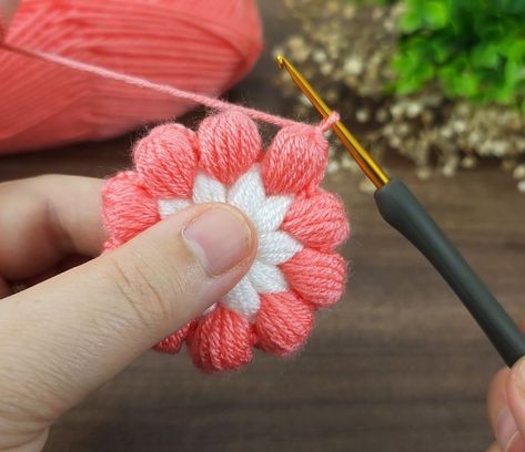 Diy Crochet Flowers Tutorial, Puff Flower, Crochet Puff Flower, Embroidery Workshop, Crochet Flowers Easy, Pretty Crochet, Flower Model, Cozy Crochet Patterns, Abstract Embroidery