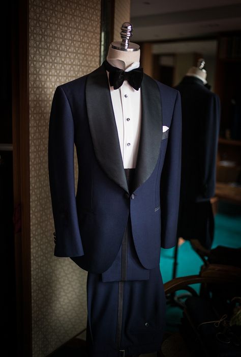 bntailor: “Bespoke shawl collar tuxedo ” Ceramic Business, Sequin Suit, Shawl Collar Tuxedo, Blazer Outfits Men, Dinner Suit, Mens Blazer, Designer Suits For Men, Mens Formal Wear, Tuxedo Wedding