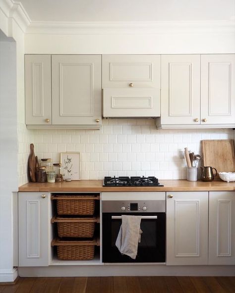 Skimming Stone Kitchen, Wood Worktop Kitchen, Off White Kitchen Cabinets, Repainting Kitchen Cabinets, Cream Kitchen Cabinets, Wimborne White, Skimming Stone, Wood Worktop, Off White Kitchens