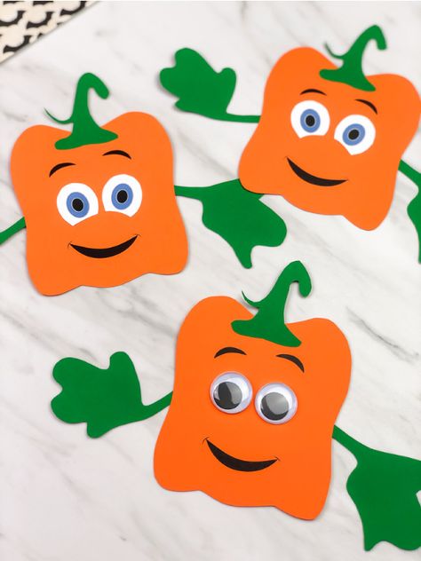 This Spookley the Square Pumpkin craft for kids is a fun DIY paper craft for kids to make at home or at school. It's easy to make thanks to the free printable template. It's perfect for preschool, kindergarten and elementary children. #simpleeverydaymom #spookley #halloween #kidscrafts #craftsforkids #halloweencrafts #kindergarten #preschool #preschoolers #preschoolactivities #ideasforkids #pumpkincrafts #kidsandparenting Spookly The Pumpkin Crafts, Spookley The Square Pumpkin Crafts, Square Pumpkin Craft, Homeschool October, Unique Halloween Crafts, Pumpkin Craft For Kids, Pumpkin Crafts Preschool, Spookley The Square Pumpkin, Quick Halloween Crafts