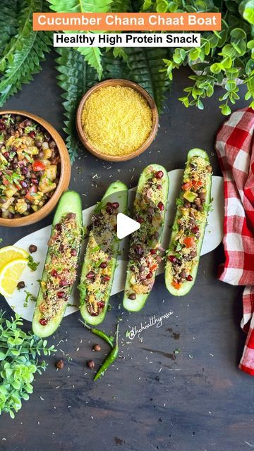 Ritu Khemka on Instagram: "Cucumber Chana Chat Boat  High protein, crunchy, refreshing, satisfying & chatpata cucumber chana chaat boat is a perfect snack & appetizer especially on hot summer days and for your weight loss journey😋🤤  Do try these cute, healthy, super tasty, and easy to make cucumber boats that are packed with antioxidants, fiber, minerals, iron, zinc, protein and a lot of other nutrients ❤️😍  📌 Save & Share the recipe! Follow @thehealthyrasoi for more  Ingredients:- 4 cucumbers 1 cup boiled chana 1/4 cup cucumber  1/4 cup tomato  1/4 cup boiled potato 1/4 cup coriander leaves  1/4 cup raw mango 1/4 cup onion 1/4 cup pomegranate seeds  1-2 green chilies  1 inch ginger 1 tbsp green chutney 1 tbsp tamarind chutney  1/2 tsp black salt 1 tsp chaat masala  1/2 tsp red chili p Healthy Chaat Recipes, Cucumber Boats Recipes, Chana Chat, Chat Recipes, Cucumber Boats, Salad Art, Chana Chaat, Chats Recipe, Veg Snacks