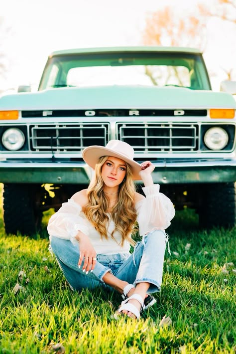 Senior Poses With Truck, Senior Pictures Western Cowgirl, Truck Pics Photo Ideas, Hay Bale Senior Pictures, Senior Picture Ideas Truck, Senior Truck Pictures, Senior Picture Ideas Ffa, Senior Picture Ideas Farm, Senior Pictures With Truck