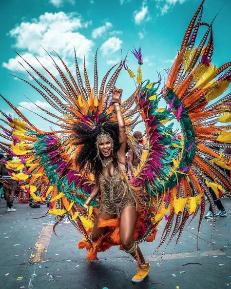 Shell D Place! 50 Photos From Trinidad Carnival, The Greatest Fete On Earth Trinidad Carnival Costumes, Brazilian Carnival Costumes, Diy Karneval, Carribean Carnival Costumes, Carnival Outfit Carribean, Caribbean Carnival Costumes, Carnival Dancers, Carnaval Tenerife, Carnival Fashion