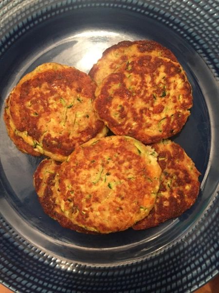 Tuna Cakes Easy, Tuna Patties Easy, Tuna Zucchini, Zucchini Cakes Recipe, Zucchini Patties, Canned Tuna Recipes, Tuna Patties, Easy Healthy Lunch Recipes, Tuna Cakes