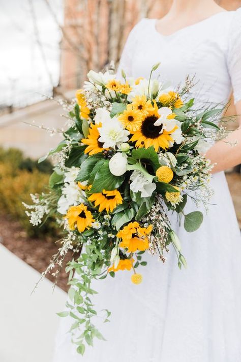 Sunflower Field Wedding Ceremony, Wadley Farms, Pretty Wedding Bouquet, Sunflower Bridal Bouquet, Sunflower Wedding Decorations, Roses Photography, Handmade Bouquet, Sunflower Wedding Bouquet, Sunflower Themed Wedding