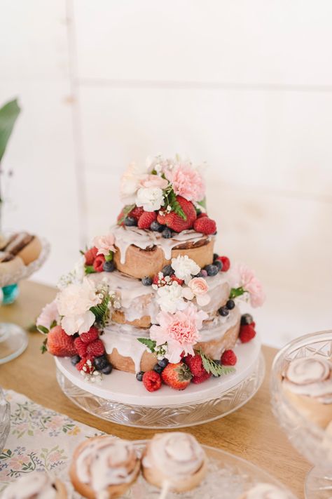 cinnamon roll cake, decorated with fresh berries & carnations for the perfect spring wedding cake Cinnamon Roll Cake Wedding, Cinnamon Roll Wedding Cake, Cinnamon Rolls Wedding, Spring Wedding Cake, Homemade Cinnamon Rolls, Cinnamon Roll Cake, Spring Wedding Inspiration, Cinnamon Rolls Homemade, Roll Cake