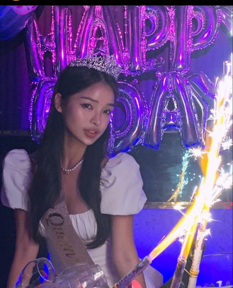 16th Birthday Outfit, 17th Birthday Ideas, Glow Birthday Party, Birthday Room Decorations, Glow Birthday, Cute Birthday Pictures, Cute Birthday Ideas, Happy Birthday Posters, 19th Birthday