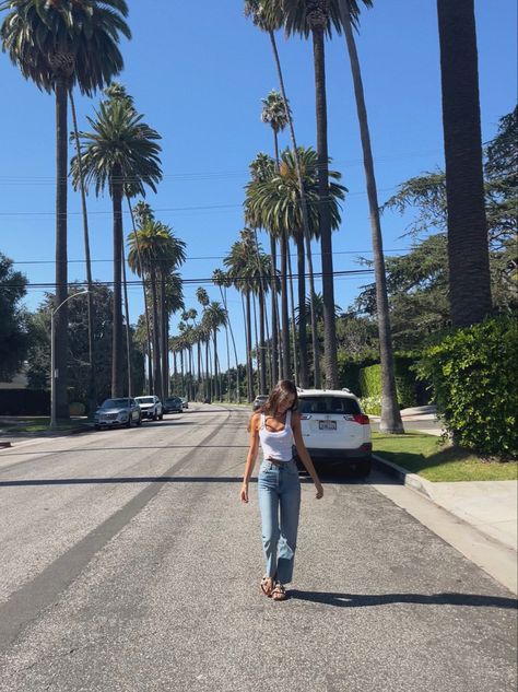 Beverly Hills Los Angeles Model Aesthetic, Beverly Hills Instagram Pictures, Beverly Hills Outfit Ideas, Elysian Park Los Angeles, Beverly Hills Picture Ideas, Los Angeles October Outfits, California Inspo Pics, California Ig Pics, Los Angeles Instagram Spots