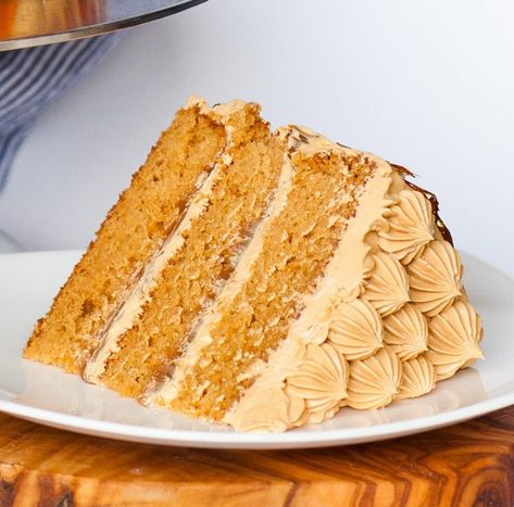 Dulce de Leche Cake - Tatyanas Everyday Food Leche Cake Recipe, Salted Caramel Buttercream, Leche Cake, Cake Flavours, Caramel Cake Recipe, Salted Caramel Frosting, Southern Cake, Layered Cakes, Caramel Filling