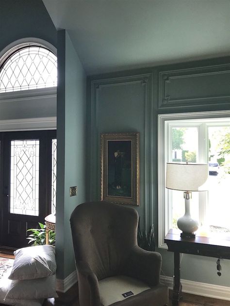 A Room That's Chock-full of Interior Decorating Lessons | Laurel Home Benjamin Moore Wythe Blue, Farmhouse Decor Trends, Benjamin Moore Blue, Wythe Blue, Blue Wall Colors, Dining Room Paint, Farmhouse Paint Colors, Farm House Colors, Blue Paint Colors