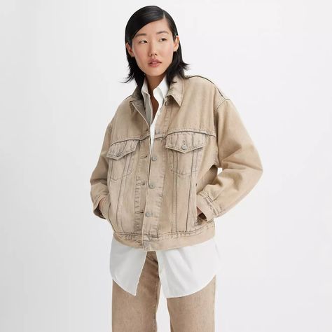 90's Trucker Jacket - Beige | Levi's® MC Levis Denim Jacket, Levis Jacket, A Jacket, Jacket Outfit, Cropped Denim Jacket, Levis Denim, Jeans Bootcut, Levis Women, Trucker Jacket