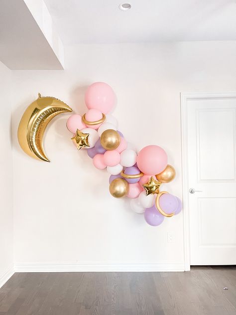 Two The Moon Balloons, Two The Moon Balloon Garland, Two The Moon Birthday Cake, Moon And Stars Birthday Party, Sun Balloon Garland, Star Balloon Arch, Sun Balloon, Astronaut Diy, Planet Balloons