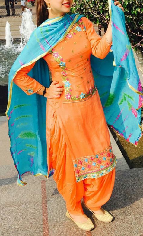 Boutique suit Suit Design Cotton, Punjabi Suits Designer, Punjabi Suits Patiala, Latest Punjabi Suits, Salwar Suit Neck Designs, Suit Kurti, Punjabi Suit Design, Suit Neck Designs, Punjabi Suits Designer Boutique