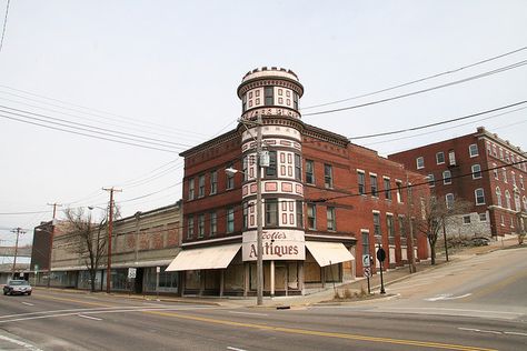 I have quite a bit of family still living here in Alton, Illinois Haunted Town, Haunted Towns, Alton Illinois, City People, Great River, River Road, Chicago River, Madison County, Southern Illinois