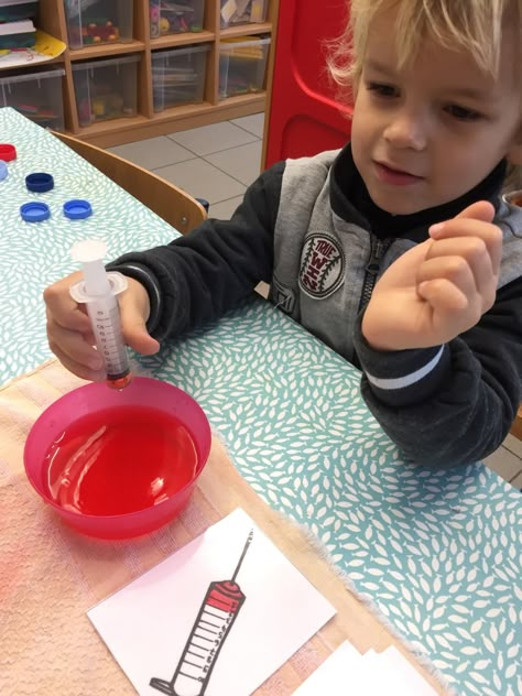 Doctor Activities For Kindergarten, Community Helpers Crafts, Community Workers, Community Helpers Preschool, People Who Help Us, Dramatic Play Preschool, Montessori Ideas, Kindergarten Lessons, Daycare Crafts