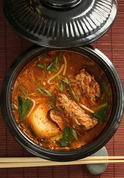 Post image for Gamjatang ~ Korean Pork Bone & Potato Soup Korean Potato Soup, Korean Pork Stew, Korean Bonchon Recipe, Pork Bone Soup Korean, Neck Bone Soup Recipe, Pork Kimchi Stew, Authentic Korean Food, Pork Bone Soup, Korean Soup