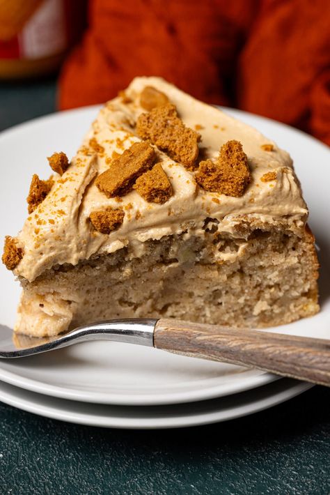 Biscoff Cake Recipe, Banana Biscoff, Biscoff Cake, Biscoff Cookie Butter, Banana Cake Recipe, Cinnamon Cookies, Cookie Spread, Ripe Bananas, Cake Cover