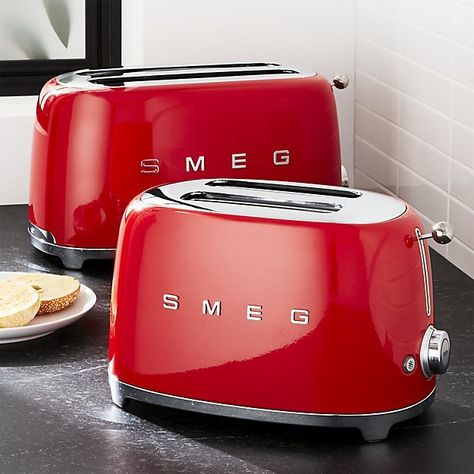 Smeg Red Retro Toasters Smeg Red, Red Smeg, Red Home Accessories, Retro Kitchen Appliances, Retro Toaster, Red Kitchen Decor, Retro Appliances, Toasters, Christmas Kitchen Decor