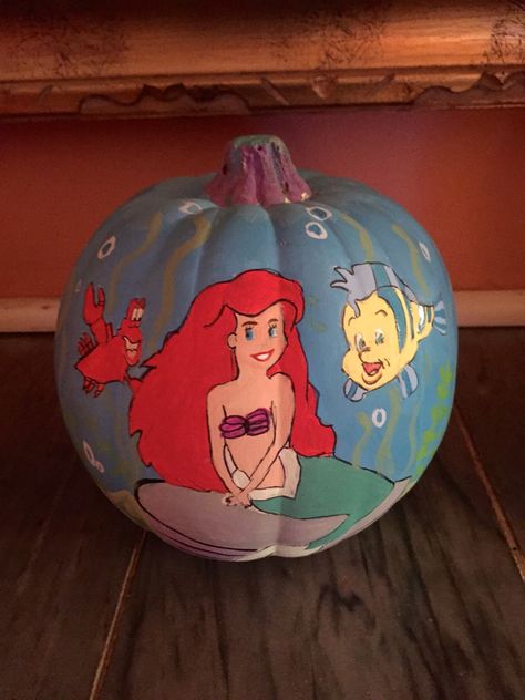 Little Mermaid Pumpkin Painting Ideas, Flounder Pumpkin, Ariel Pumpkin Painting, Little Mermaid Pumpkin, Mermaid Pumpkin, Creative Pumpkin Decorating, Cute Pumpkin Carving, Detox Waters, Hand Painted Pumpkin