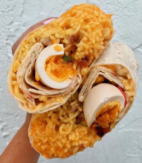 Ramen Noodle Burrito, Noodle Burrito, Ramen Burrito, Ramen Noodle Buldak, Hot Cheetos Ramen Noodles, Burris Ramen, Buldak Ramen Carbonara, Tortilla With Cheese, Tonkotsu Ramen