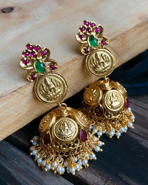 Traditional Lakshmi Coin Jhumkas ~ South India Jewels Bridal Jhumkas, Vanki Designs Jewellery, Gold Jhumkas, Marriage Jewellery, Fashion Jewelry Necklaces Gold, Indian Jhumka, Hand Reflexology, Gold Earrings Indian, Antique Necklaces Design