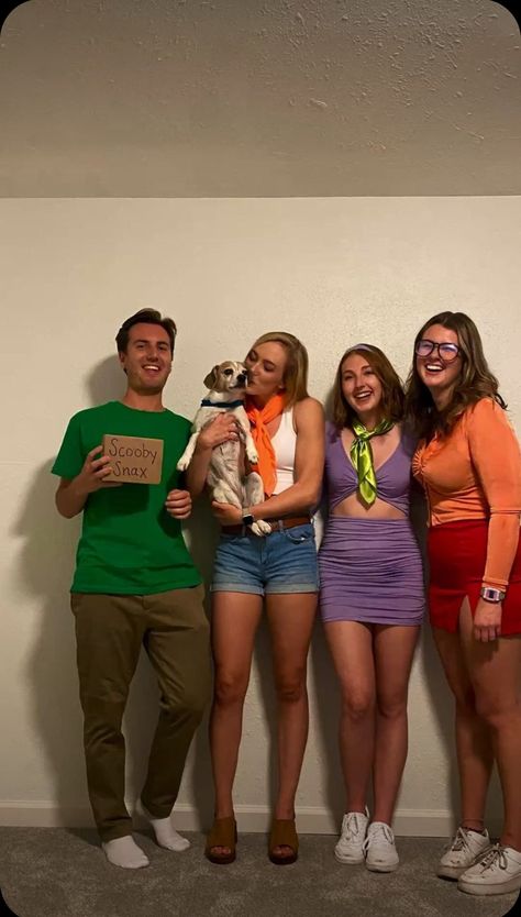 Scooby Doo CosPlay (The Girls) Scooby Doo Cosplay, Scooby Snax, Fred Jones, Shaggy Rogers, Velma Dinkley, Daphne Blake, Scooby Doo