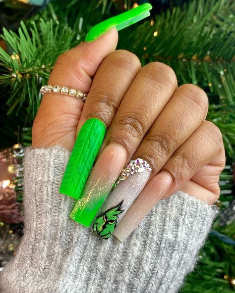 Tampa Nails | T- TheNailTech🎈 on Instagram: “Day 6 of the @lonnanailedit Challenge 💚🎄 . @valentinobeautypure in “Victoria’s Collection #6” && “Excite Me” . #grinchnails…” Bougie Christmas Nails, Grinch Nails Step By Step, The Grinch Nails Acrylic, Grinch Inspired Nails, Christmas Grinch Nails, Christmas Cosmo, The Grinch Nails, Green Xmas Nails, Grinch Nails Designs