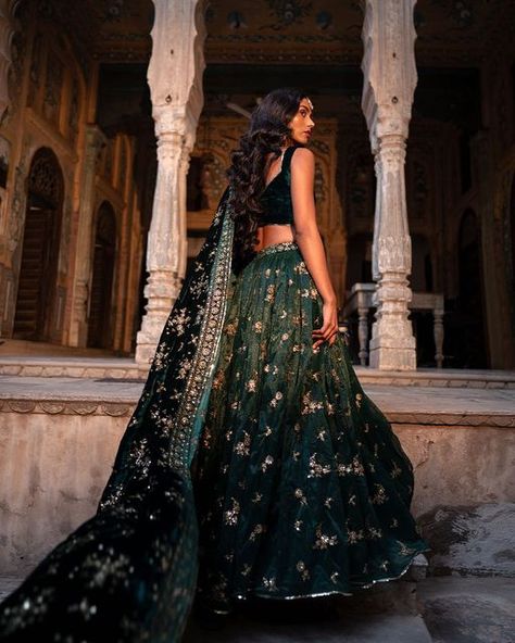 Dark Green Indian Wedding Dress, Fall Indian Wedding Outfits, Emerald Indian Wedding, Dark Green Lengha, Green Indian Wedding Dress, Emerald Green Lehenga, Green Indian Wedding, Dark Green Lehenga, Brown Stuff