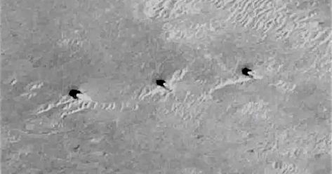 Ufo Evidence, Ufos Are Real, Latest Ufo Sightings, Latest Ufo, Alien Photos, Mars Planet, Alien Encounters, Curiosity Rover, Nasa Photos