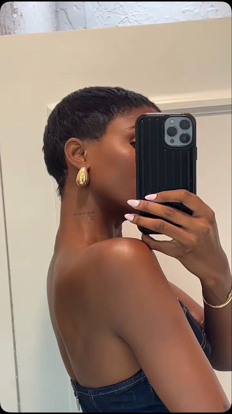 Anok Yai Short Hair, Eva Apio Short Hair, Eva Marcille Short Hair Blonde, Short Afro Aesthetic, Healthy Hair Aesthetic Black, Hair Baddie, Big Chop, Lifestyle Inspiration, Instagram And Snapchat