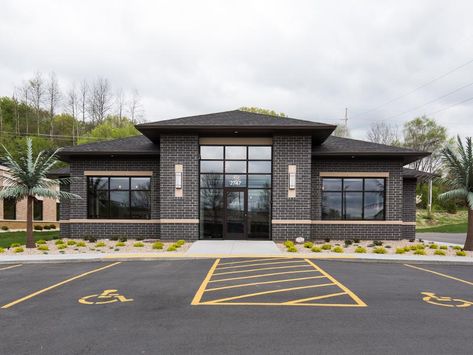 KUJAK ORTHODONTICS Medical Clinic Exterior Design, Medical Office Building Exterior, Exterior Office Building Design, Medical Office Exterior, Patio Pavilion, Orthodontic Office Design, Office Exterior, Medical Clinic Design, Law Office Design