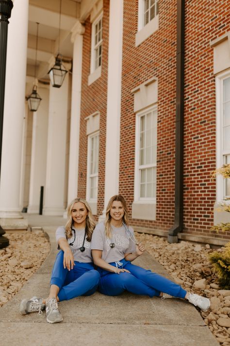 Friend Nursing Graduation Pictures, Nursing Grad Pics With Friends, Rdms Grad Pictures, Nursing Graduation Pictures With Friends, Nurse Graduation Pictures Friends, Best Friend Nursing Graduation Pictures, Nursing School Photos, Np Graduation Pictures, Nursing Graduation Pictures Friends