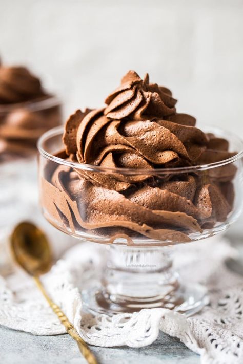 Low Calorie Chocolate Mousse Healthy Chocolate Mousse, Low Calorie Chocolate, Easy Chocolate Mousse, Most Popular Desserts, Chocolate Dishes, Chocolate Mousse Recipe, Homemade Dessert, Mousse Recipes, Peppermint Tea