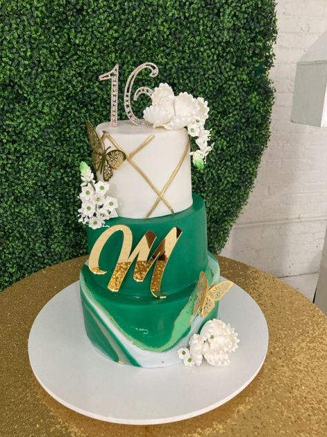 Green And Gold Sweet 16 Cakes, Quince Cakes Emerald Green And Gold, Sweet 16 Cake Green And Gold, Emerald Green And Gold Cake Wedding, Emerald Green Graduation Cake, Emerald Green And Gold Sweet 16 Cake, Emerald Cake Birthday, Emerald Green Sweet Sixteen Theme, Emerald Green Sweet 16 Cake