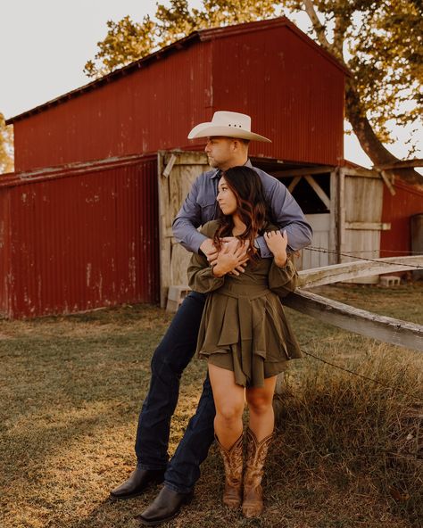 Getting to capture my couples engagements before their wedding is such a fave 🥹✨♥️ Western Fall Couples Photoshoot, Cowboy And Cowgirl Couple, Western Photoshoot Outfits, Cowgirl Couple, Barn Engagement Photos, Fall Couples Photoshoot, Farm Engagement Photos, Western Photoshoot, Fall Couples