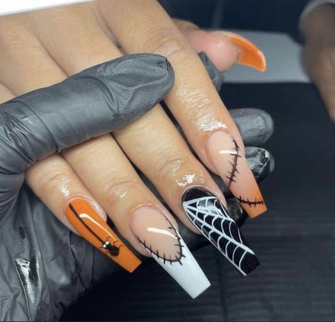 Halloween Freestyle Nails, Pretty Halloween Nails Acrylic, October Acrylic Nails, Horror Nails Acrylic, Cute October Nails, Fall Nail Inspo Coffin, Simple October Nails, Nude Halloween Nails, Disney Halloween Nails Design