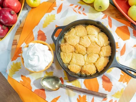 Maple Pudding Cake, Maple Pudding, Pudding Cake Recipe, The Kitchen Food Network, Peach Cobbler Recipe, Pudding Cake, Köstliche Desserts, Iron Skillet, Autumn Flavors