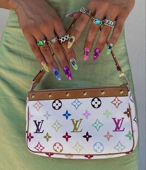 These Are The Louis Vuitton Bags Under 500 To Get Before Everyone Else - CLOSSFASHION Louis Vuitton Murakami, Y2k Bags, Cheap Louis Vuitton Bags, Louie Vuitton, Pre Owned Louis Vuitton, Louis Vuitton Crossbody, Takashi Murakami, Louis Vuitton Neverfull Mm, Louis Vuitton Pochette