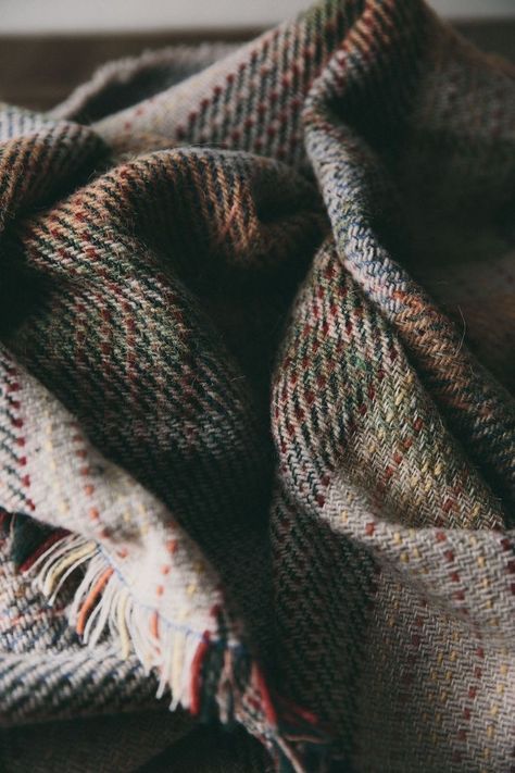 Plaid Aesthetic, Hygge Autumn, Poetry Aesthetic, Iphone Wallpaper Winter, Autumn Magic, Holiday Wallpaper, Country Side, Winter Wallpaper, Wool Throw