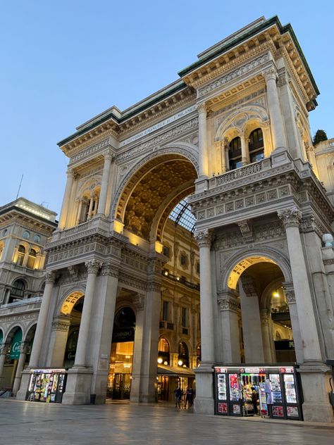 Milan Italy Aesthetic, Dream Life Vision Board, Milano Aesthetic, Milan Aesthetic, Italia Aesthetic, Milan Italy Travel, Aesthetic Traveling, Milan Travel, Life Vision