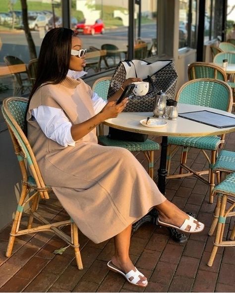 Modest Chic Outfits Street Styles, Elegant Causal Outfits, Sithelo Shozi, Stylish Work Attire, Business Casual Outfits For Work, Effortlessly Chic Outfits, Looks Street Style, Classy Casual Outfits, Casual Chic Outfit