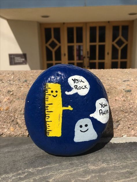 Funny Rock, Holguin, Time Activity, Rock Painting Tutorial, Gif Disney, Art Pierre, Michael Johnson, Painted Rocks Kids, Painted Rocks Diy