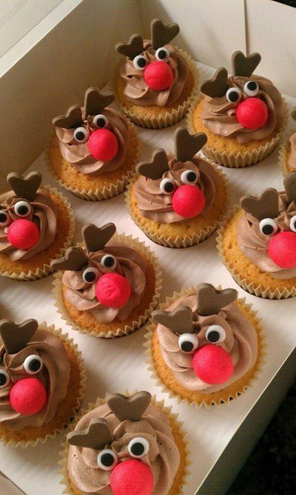 Renos para la Navidad Rudolph Cupcakes, Reindeer Cupcakes, Christmas Cupcakes Recipes, Christmas Cupcake, Holiday Cupcakes, Creative Cupcakes, Xmas Cake, Xmas Food, Christmas Party Food