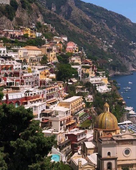 Gianfranco Bivona on Instagram: "🎥: @explorewithgianfra / Positano, where every corner feels like a dream 🏖️✨ Pastel-colored houses cascading down the cliffs, the sparkling blue sea, and that irresistible Amalfi Coast charm 🌅💙 Pure paradise in every sense. #Positano #AmalfiCoast #italy" Colored Houses, Italy Vibes, Italian Coast, Coastal City, Positano Italy, Coastal Cities, Positano, Amalfi Coast, Amalfi