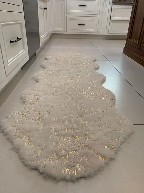 Introducing our White with Golden Metallic Shimmery Design Faux Rabbit Touch Rug, a fusion of opulence and comfort that transforms your living spaces. Immerse yourself in the plush luxury of this rug, designed to captivate the senses and elevate your interior aesthetics. Crafted meticulously with 100% Polyester, its sumptuous texture resonates with modern opulence while being environmentally friendly. The 100% Cotton Backing enhances its durability, ensuring it withstands the test of time in eve Gold And White House Decor, Faux Rabbit Fur Rug, Glitter Rug, Glam Rugs, Closet Rug, Cozy Comforters, Elegant Rugs, White Faux Fur Rug, Fuzzy Rug