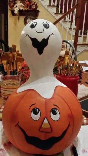 Halloween gourd Gourd Art For Halloween, Fall Painted Gourds, Halloween Painted Gourds, Halloween Gourds Painted, Gourd Crafts Ideas, Halloween Gourds Ideas, Gourd Art For Beginners, Painting Gourds Ideas, Gourd Painting Ideas